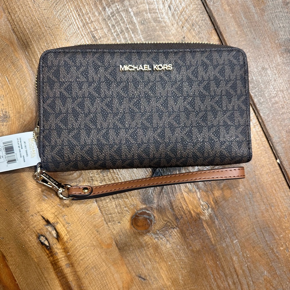 New with tag. Michael Kors Brown Jet Set Travel Case